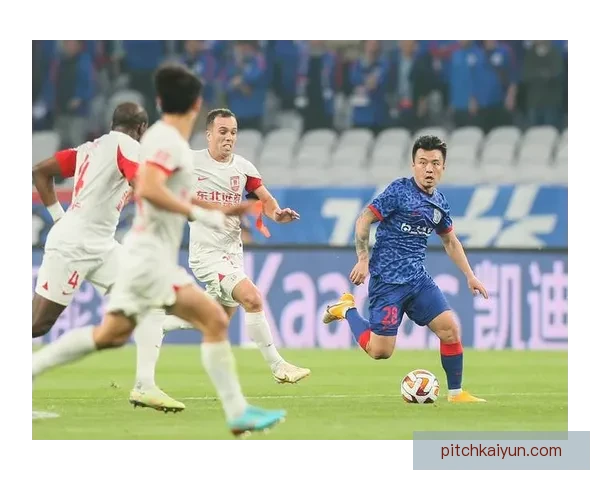 曹赟定本赛季状态回暖，助力上海申花中场表现稳健